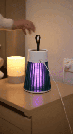 L&aacute;mpara UV funcionando de noche